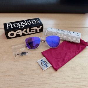 Oakley Frogskins Range OO9284 55MM Square Sunglasses Microfiber Pouch Box GUC